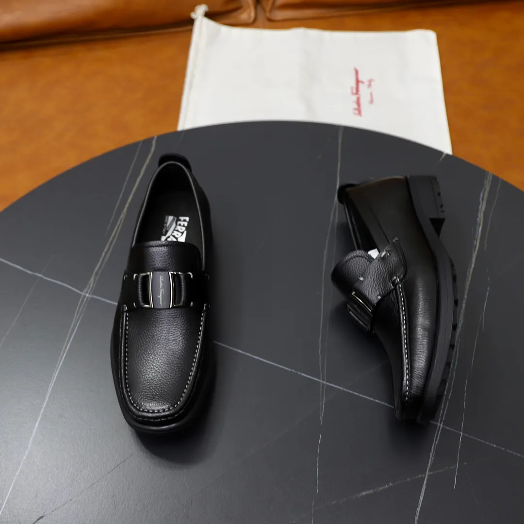 Men's shoes: 270🙅‍♂️🙅‍♂️🙅‍♂️Niuli Brand: Ferragamo Standard code: Men's code 38/44 (45 customized) Grade: Same as the official website Material: Original imported cowhide leather lining Original wear-resistant lightweight outsole Style category: Men's casual slip-on shoes Distinguished luxury brand elements top luxury Color: Actual picture color